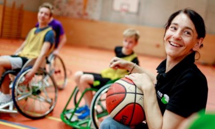 We will roll you – Rollstuhlbasketball macht Schule