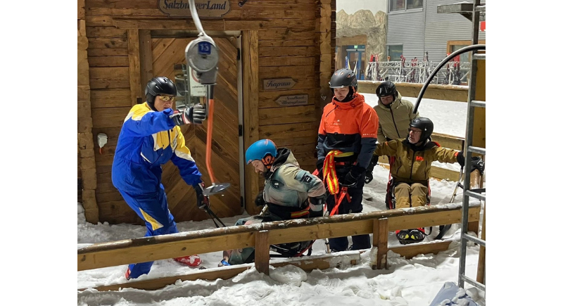 wintersport_begleitlaeuferkurs_mono-biski_neuss_apr26_lift1_web