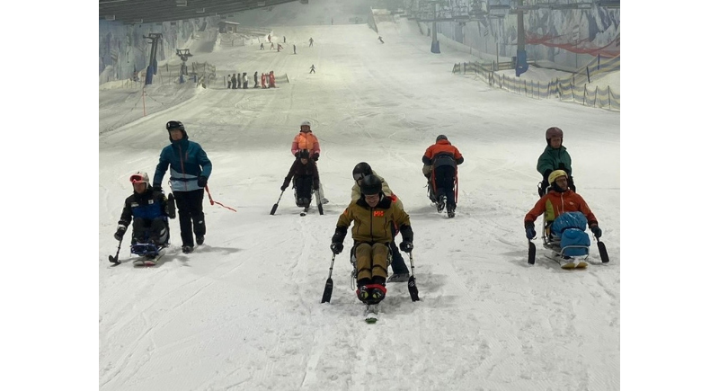 wintersport_begleitlaeuferkurs_mono-biski_neuss_apr26_zieleinfahrt_web